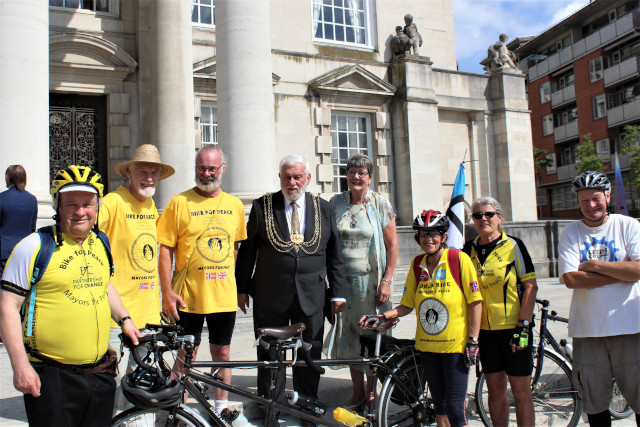 Tore, Colin, Lord Mayor Bob Gettings, Lady Mayoress Mrs Gettings, Ase, Tordis, David - and the tandem!